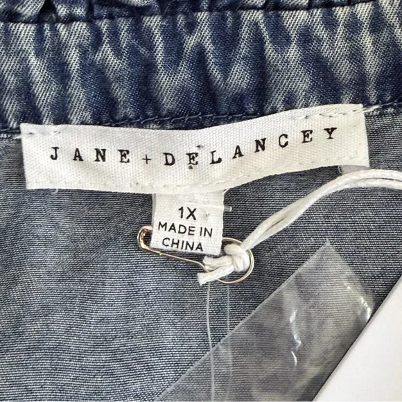 Jane + Delancey Womens Lightweight Denim Button Down Tunic Top Size 1X Blue - Picture 3 of 9